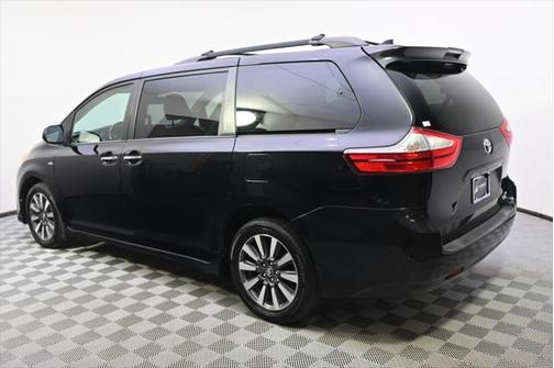 2018 Toyota Sienna XLE