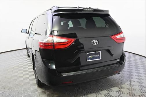 2018 Toyota Sienna XLE