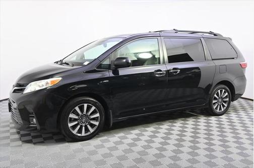 2018 Toyota Sienna XLE