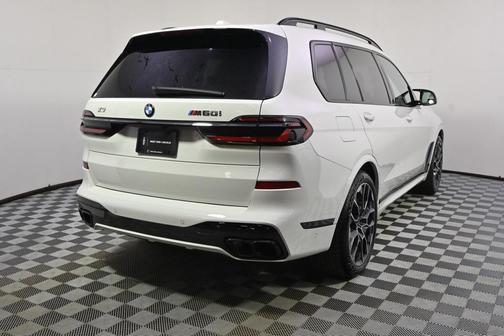 2024 BMW X7 M60i