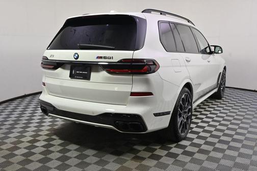 2024 BMW X7 M60i