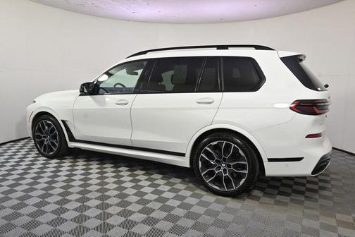 2024 BMW X7 M60i