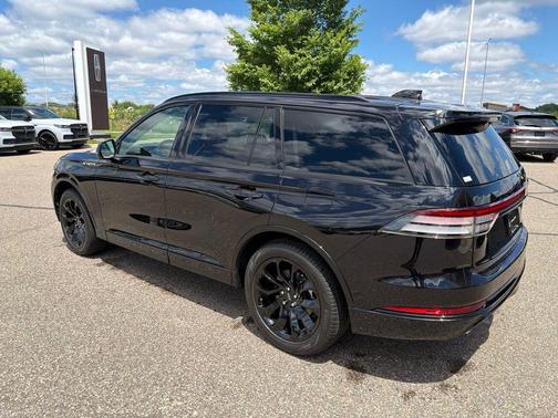 Infinite Black Metallic Clearcoat 2026 Lincoln Aviator Premiere