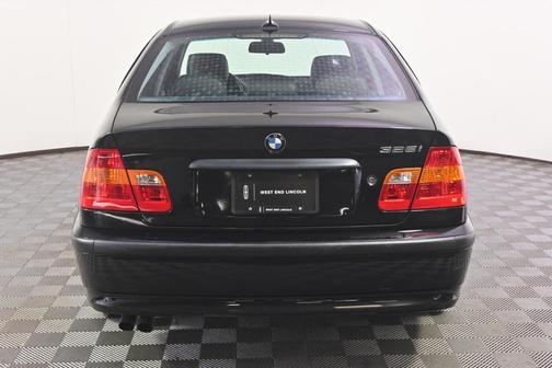 2004 BMW 325 325i
