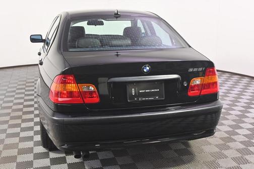 2004 BMW 325 325i