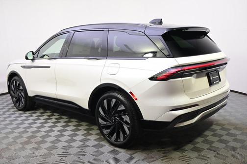 White Platinum Metallic Tri-Coat 2026 Lincoln Nautilus Reserve