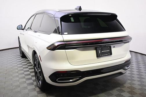 White Platinum Metallic Tri-Coat 2026 Lincoln Nautilus Reserve