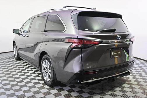 Predawn Gray Mica 2023 Toyota Sienna Platinum 7 Passenger