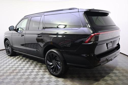 Infinite Black Metallic Clearcoat 2026 Lincoln Navigator Reserve
