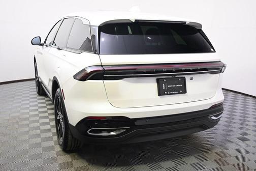 WHITE PLATINUM MET 3C 2026 Lincoln Nautilus Premiere