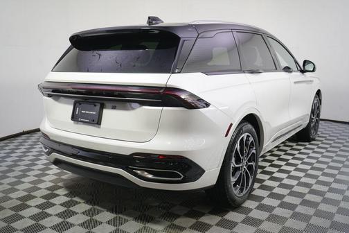 WHITE PLATINUM MET 3C 2026 Lincoln Nautilus Reserve