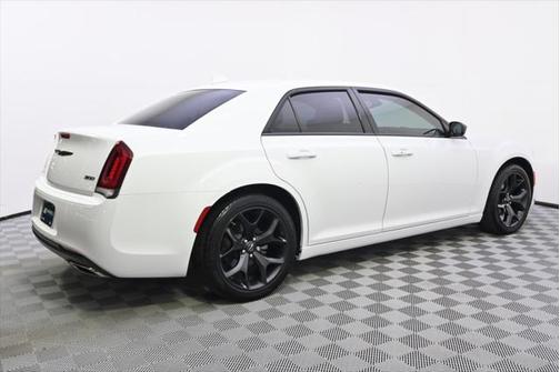 2022 Chrysler 300 Touring