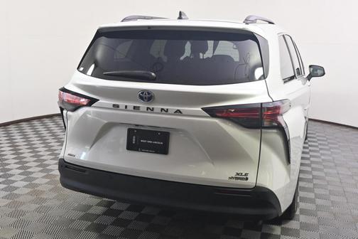 2022 Toyota Sienna XLE 7 Passenger