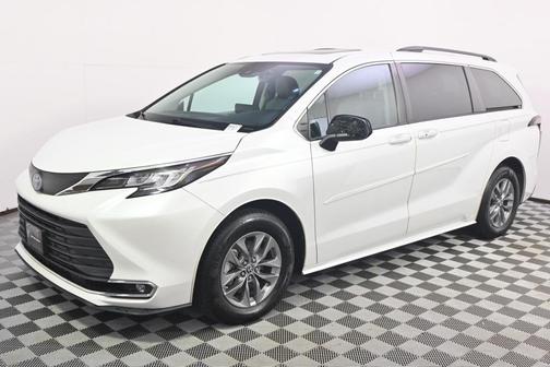 2022 Toyota Sienna XLE 7 Passenger