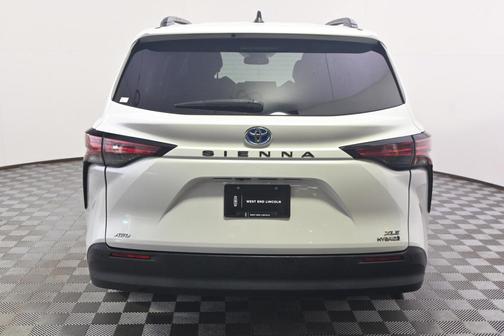 2022 Toyota Sienna XLE 7 Passenger