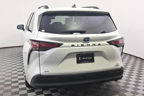 2022 Toyota Sienna XLE 7 Passenger