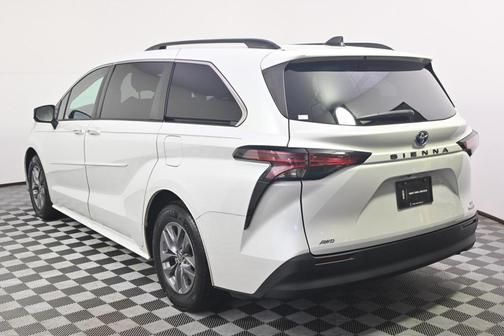 2022 Toyota Sienna XLE 7 Passenger