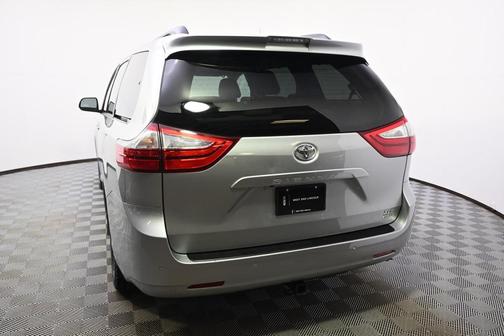 2019 Toyota Sienna XLE