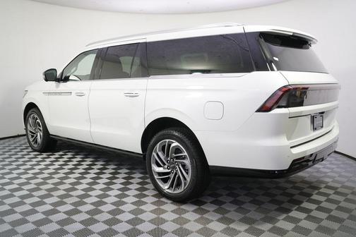 Pristine White Metallic Tri-Coat 2026 Lincoln Navigator Reserve