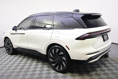 White Platinum Metallic Tri-Coat 2024 Lincoln Nautilus Reserve