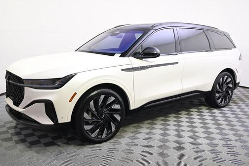 White Platinum Metallic Tri-Coat 2024 Lincoln Nautilus Reserve