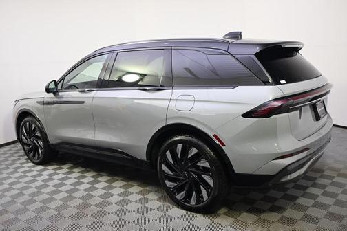 Gray Matter Metallic Clearcoat 2026 Lincoln Nautilus Reserve