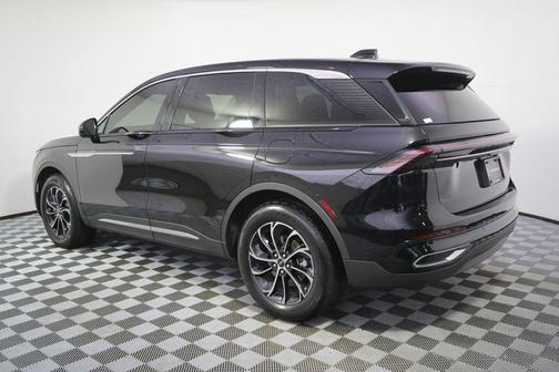 Infinite Black Metallic Clearcoat 2026 Lincoln Nautilus Premiere