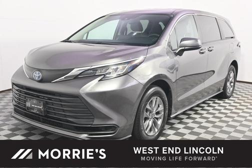 2022 Toyota Sienna LE