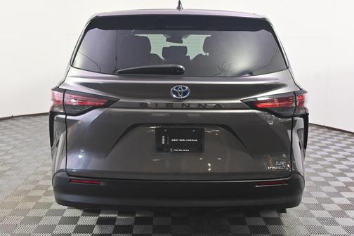 2022 Toyota Sienna LE