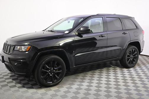 Diamond Black Crystal Pearlcoat 2021 Jeep Grand Cherokee Laredo