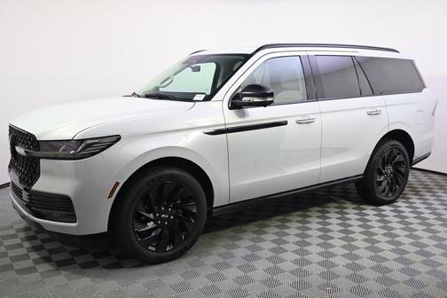 Crystal White Metallic Clearcoat 2026 Lincoln Navigator Reserve