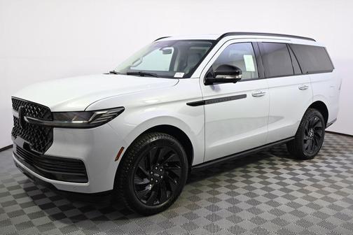 Crystal White Metallic Clearcoat 2026 Lincoln Navigator Reserve