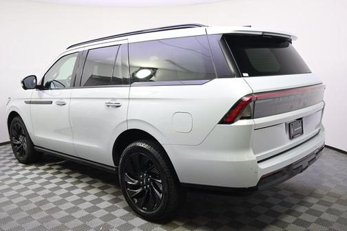Crystal White Metallic Clearcoat 2026 Lincoln Navigator Reserve