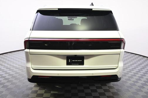Pristine White Metallic Tri-Coat 2026 Lincoln Navigator Reserve