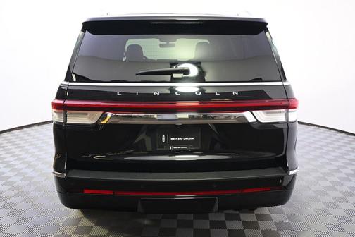 Infinite Black Metallic Clearcoat 2024 Lincoln Navigator Reserve