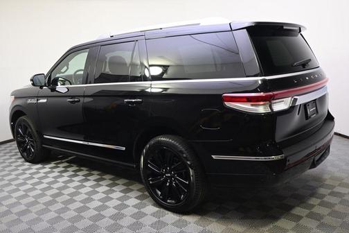 Infinite Black Metallic Clearcoat 2024 Lincoln Navigator Reserve