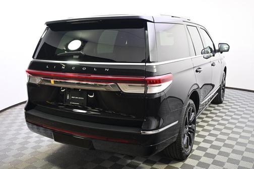 Infinite Black Metallic Clearcoat 2024 Lincoln Navigator Reserve