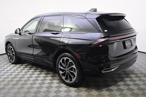 Infinite Black Metallic Clearcoat 2026 Lincoln Nautilus Reserve