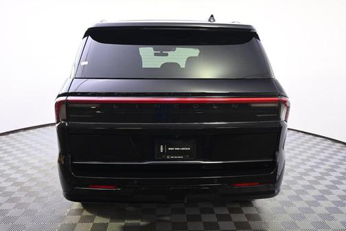 Infinite Black Metallic Clearcoat 2026 Lincoln Navigator Reserve