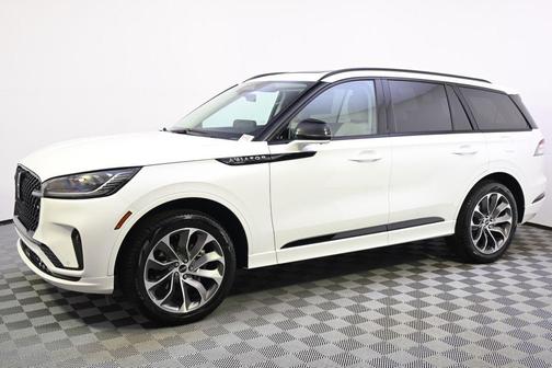 Pristine White Metallic Tri-Coat 2026 Lincoln Aviator Premiere