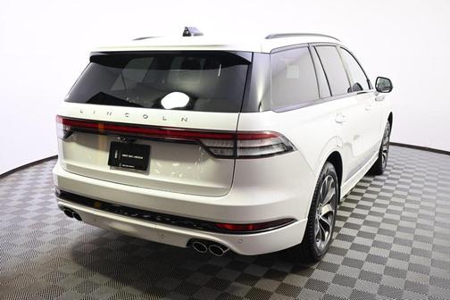 Pristine White Metallic Tri-Coat 2026 Lincoln Aviator Premiere