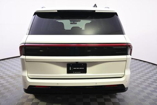 Pristine White Metallic Tri-Coat 2026 Lincoln Navigator Reserve