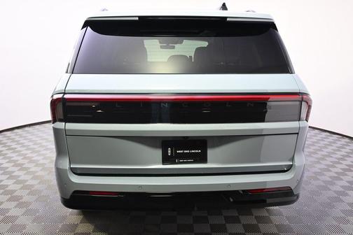 Gray Mist Metallic Tri-Coat 2026 Lincoln Navigator Reserve