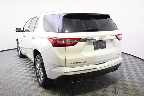 Iridescent Pearl Tricoat 2018 Chevrolet Traverse Premier