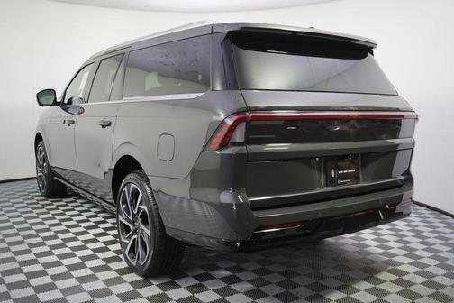 Chroma Caviar Dark Gray Metallic Clearcoat 2026 Lincoln Navigator Black Label