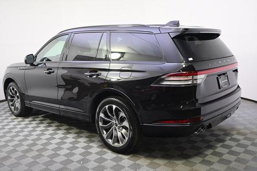 Infinite Black Metallic Clearcoat 2026 Lincoln Aviator Premiere
