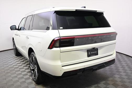 Pristine White Metallic Tri-Coat 2027 Lincoln Navigator Black Label