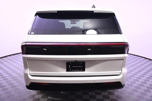 Pristine White Metallic Tri-Coat 2026 Lincoln Navigator Reserve