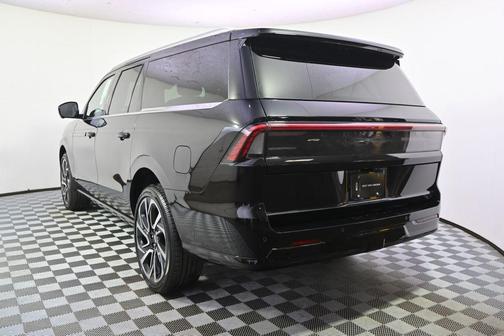 Infinite Black Metallic Clearcoat 2026 Lincoln Navigator Black Label
