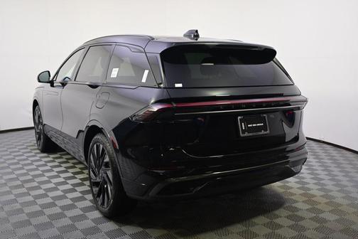Infinite Black Metallic Clearcoat 2026 Lincoln Nautilus Reserve